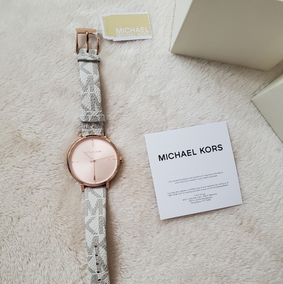Michael Kors leather wristwatch - Picture 6 of 9